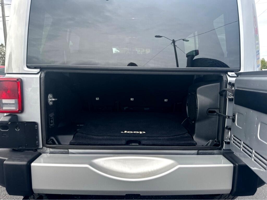 Jeep Wrangler Unlimited Sahara 4WD 2014 Jeep Wrangler Unlimited Sahara 4WD 2014