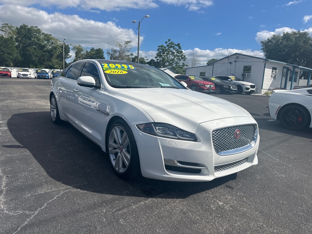 Jaguar XJ-Series XJL Portfolio 2016 Jaguar XJ-Series XJL Portfolio 2016