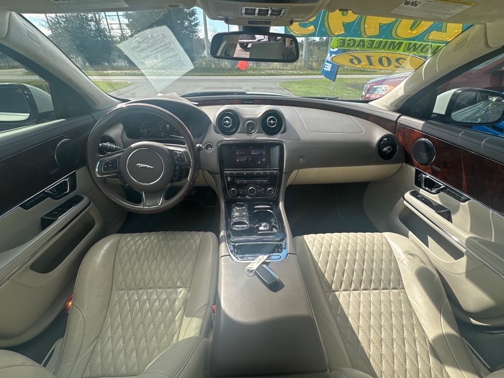 Jaguar XJ-Series XJL Portfolio 2016 Jaguar XJ-Series XJL Portfolio 2016