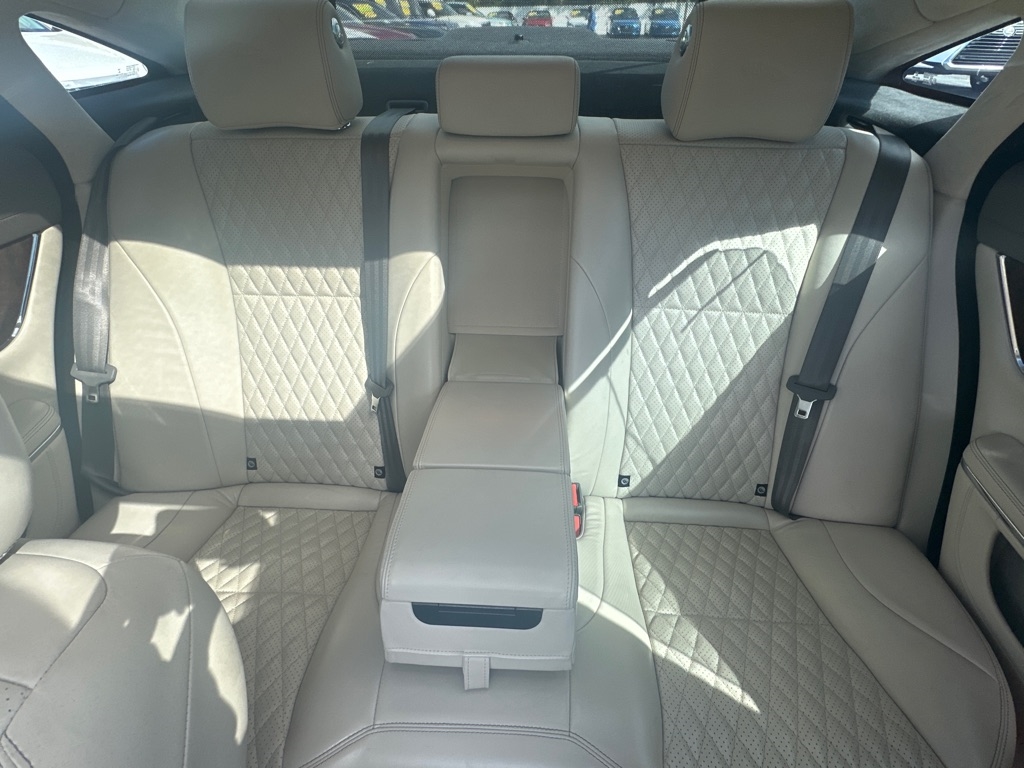 Jaguar XJ-Series XJL Portfolio 2016 Jaguar XJ-Series XJL Portfolio 2016