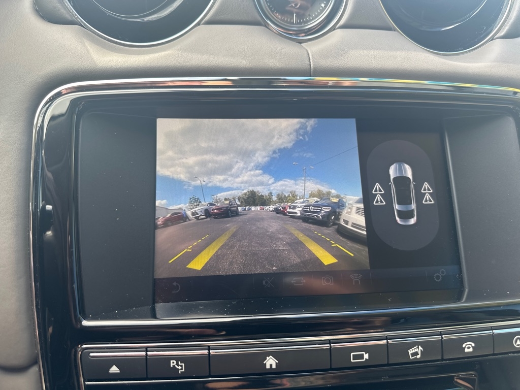 Jaguar XJ-Series XJL Portfolio 2016 Jaguar XJ-Series XJL Portfolio 2016