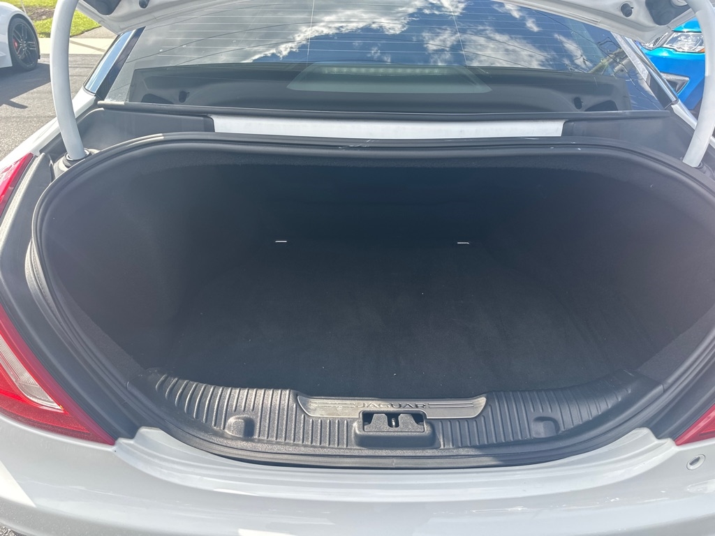 Jaguar XJ-Series XJL Portfolio 2016 Jaguar XJ-Series XJL Portfolio 2016