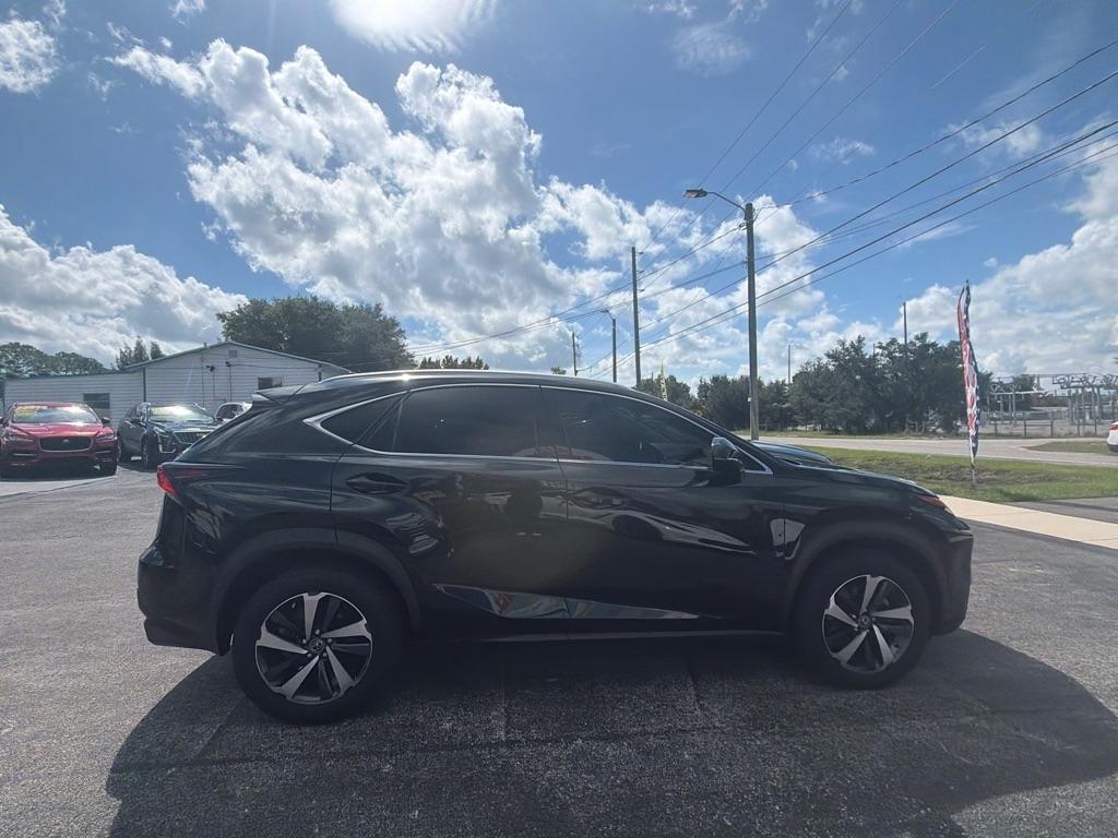 Lexus NX  2021