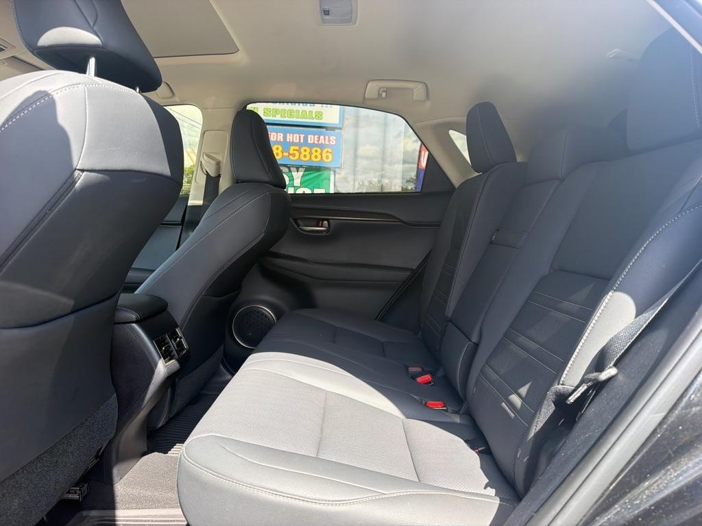 Lexus NX  2021