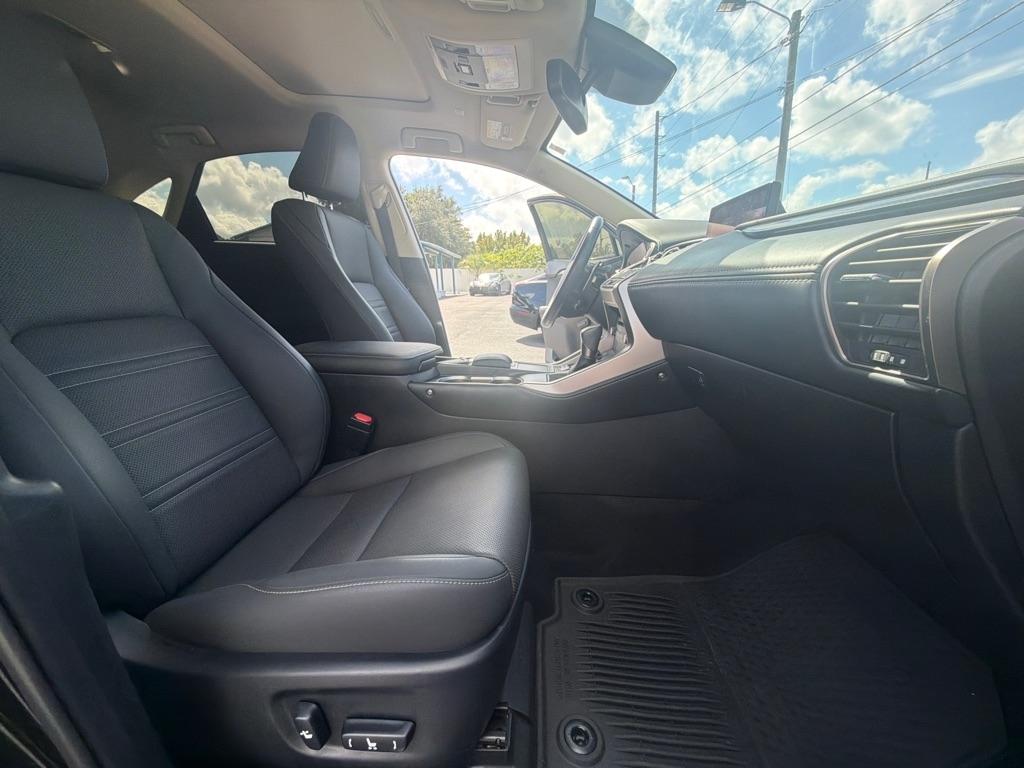Lexus NX  2021