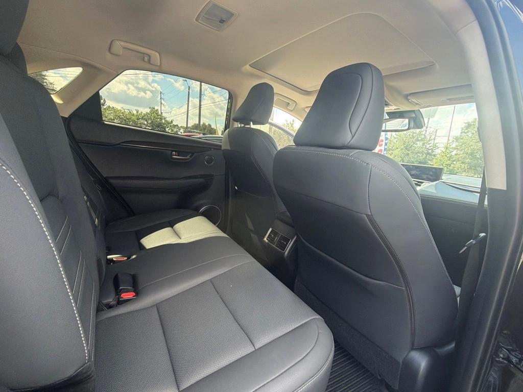 Lexus NX  2021