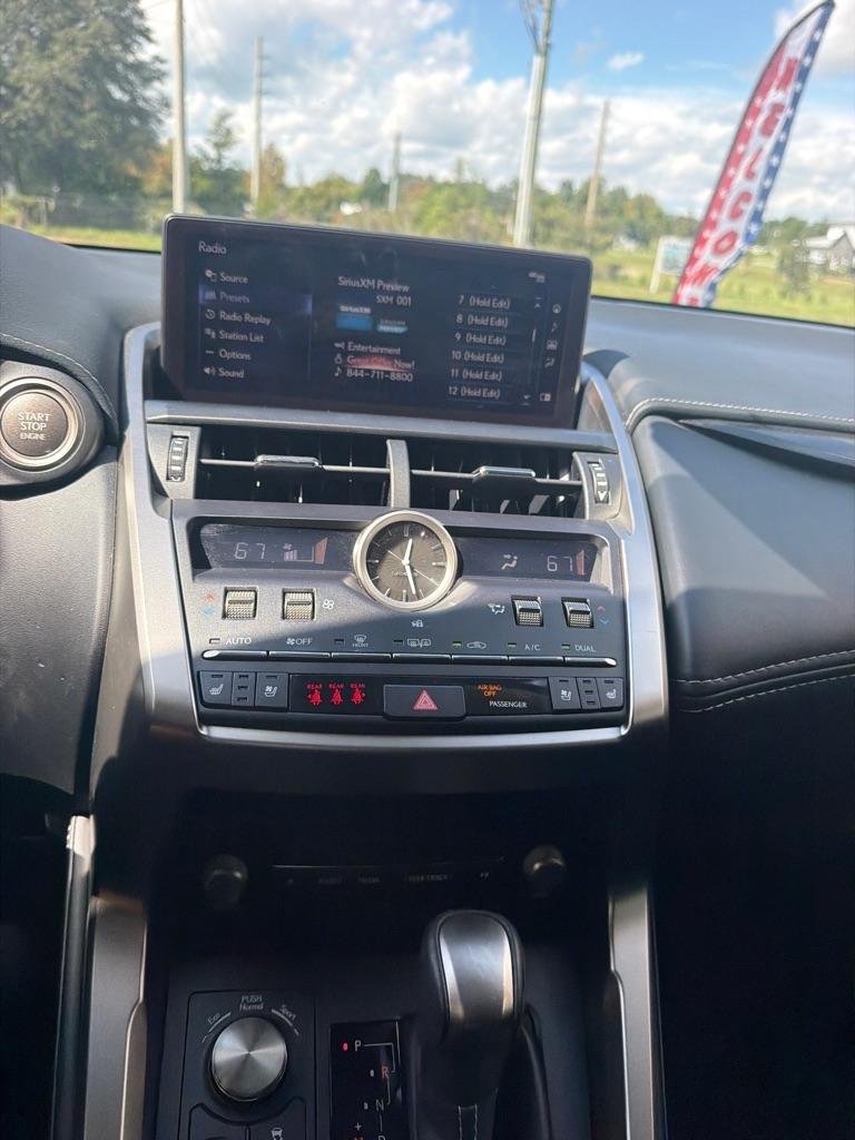 Lexus NX  2021