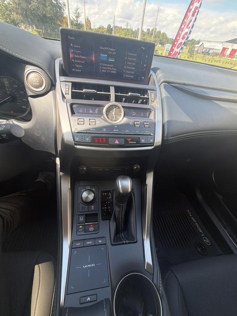 Lexus NX  2021