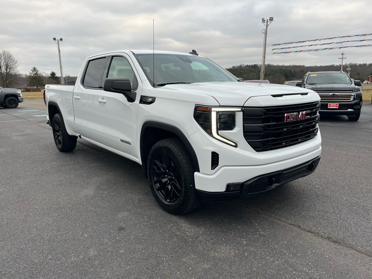 GMC Sierra 1500 4WD Crew Cab 157" Elevation 2022