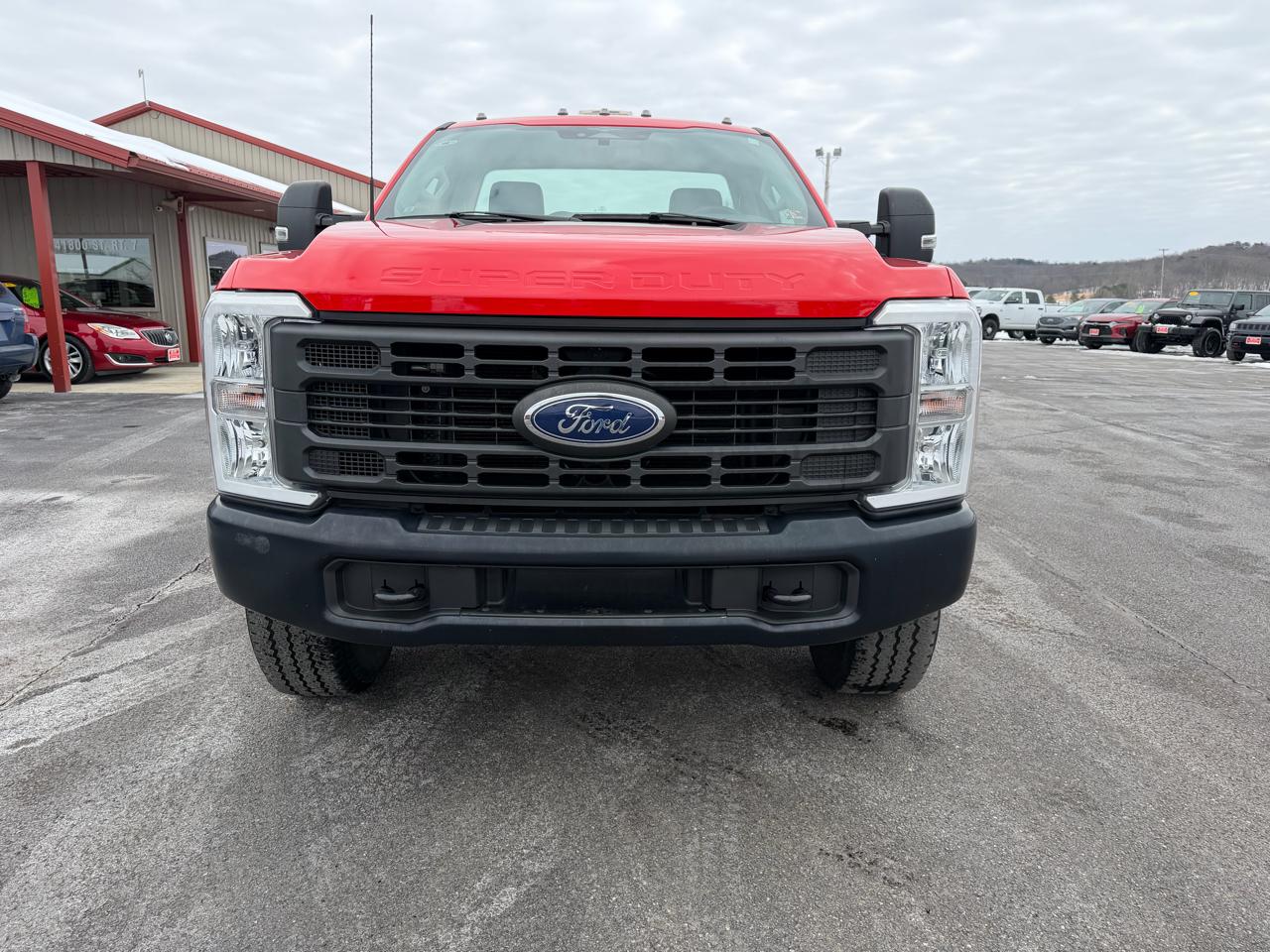 Ford Super Duty F-350 SRW XL 4WD Reg Cab 8' Box 2023