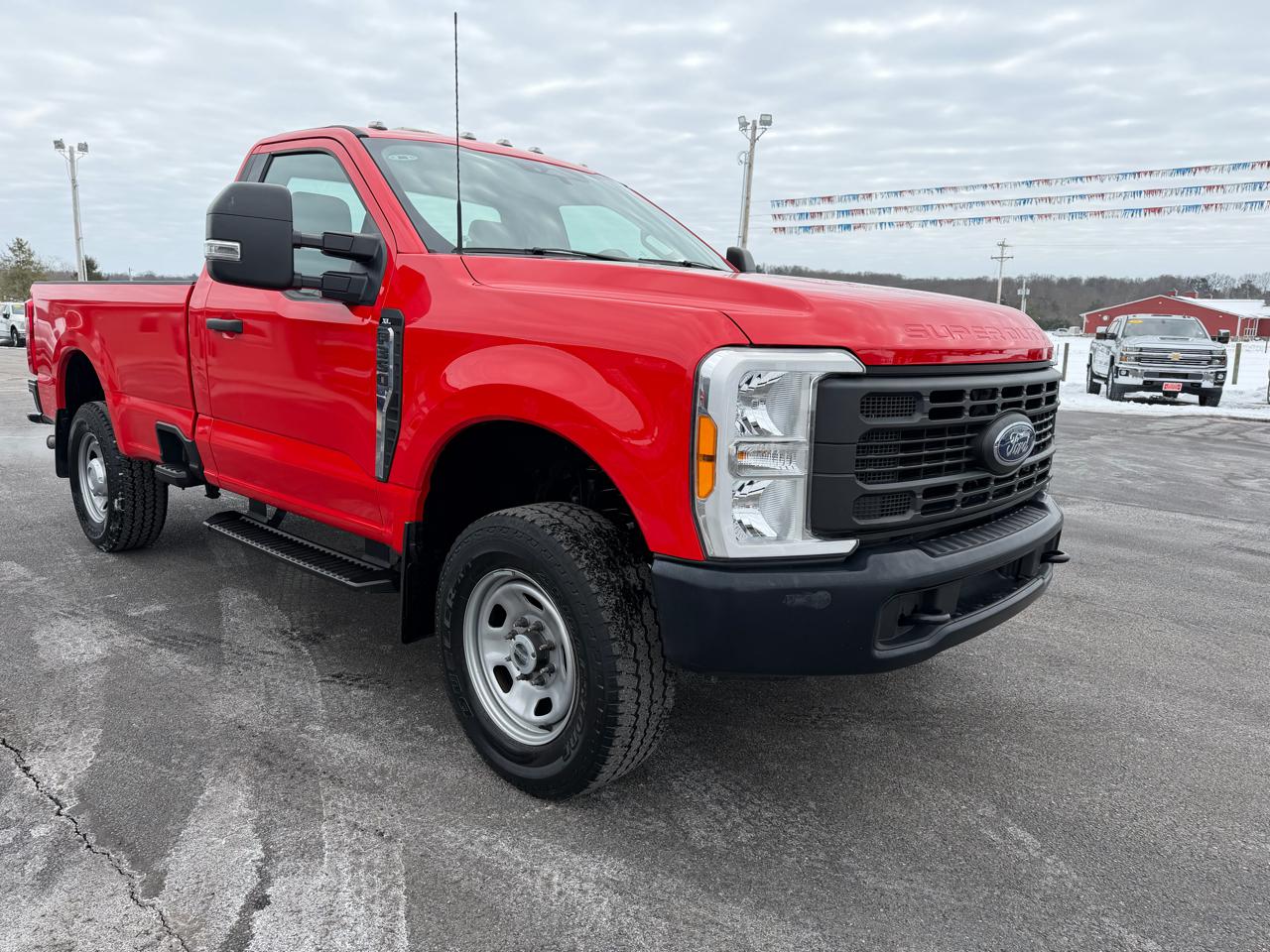 Ford Super Duty F-350 SRW XL 4WD Reg Cab 8' Box 2023