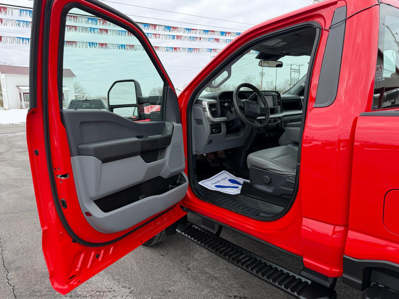 Ford Super Duty F-350 SRW XL 4WD Reg Cab 8' Box 2023