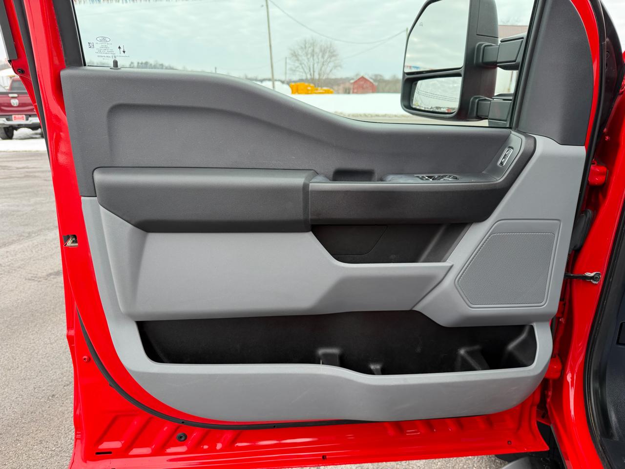 Ford Super Duty F-350 SRW XL 4WD Reg Cab 8' Box 2023