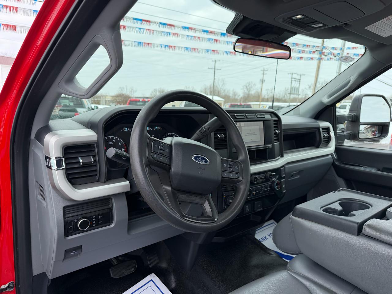 Ford Super Duty F-350 SRW XL 4WD Reg Cab 8' Box 2023