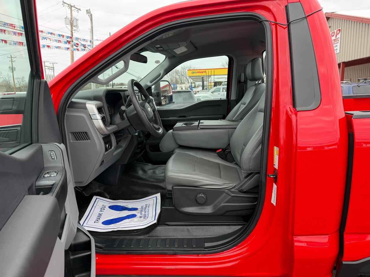 Ford Super Duty F-350 SRW XL 4WD Reg Cab 8' Box 2023