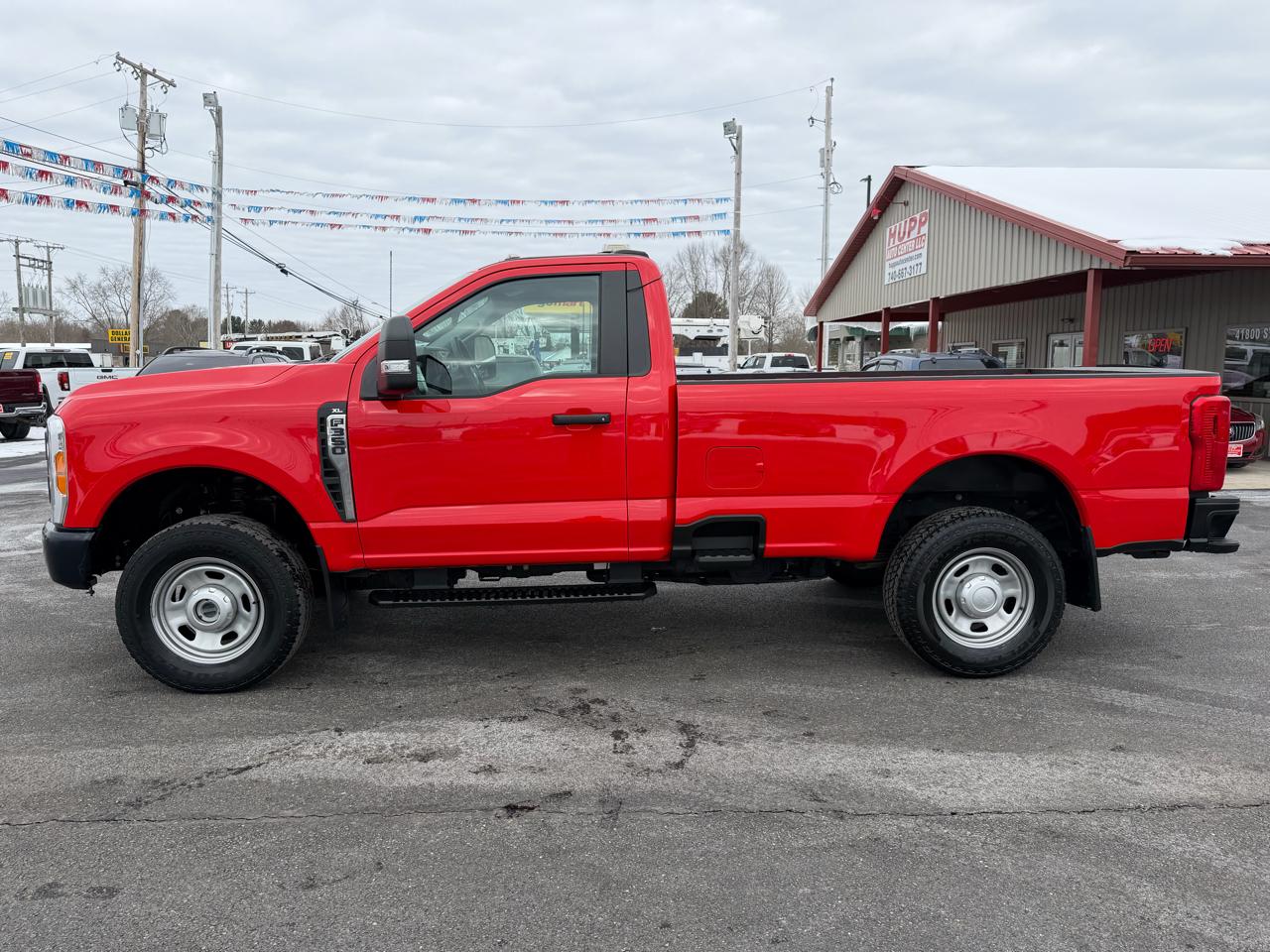 Ford Super Duty F-350 SRW XL 4WD Reg Cab 8' Box 2023