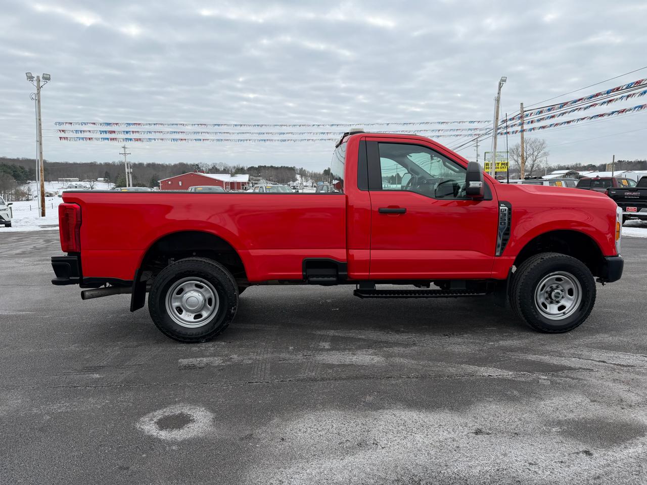 Ford Super Duty F-350 SRW XL 4WD Reg Cab 8' Box 2023
