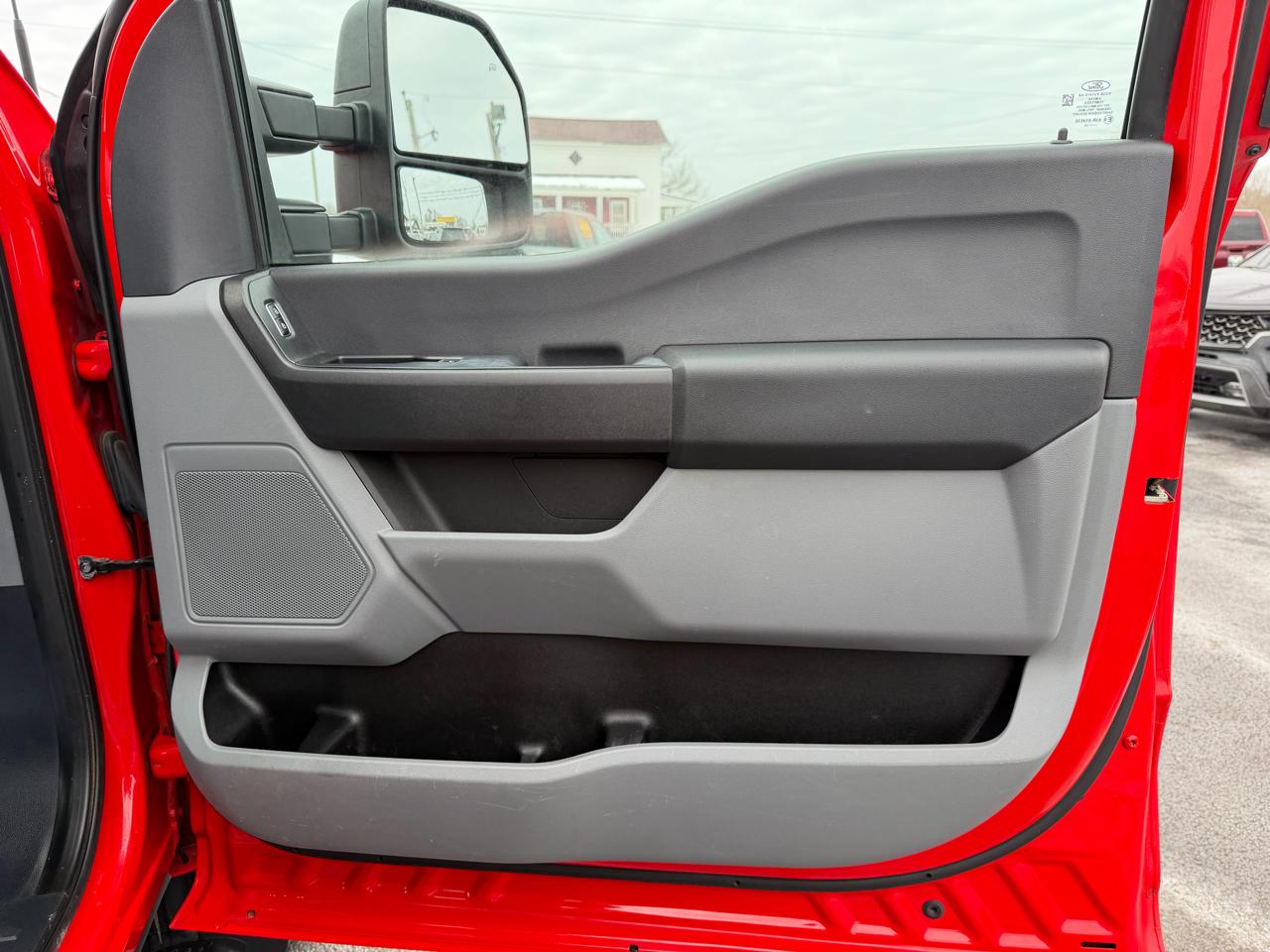 Ford Super Duty F-350 SRW XL 4WD Reg Cab 8' Box 2023