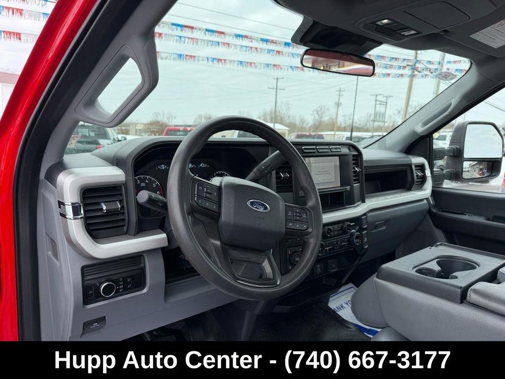 Ford Super Duty F-350 SRW XL 4WD Reg Cab 8' Box 2023
