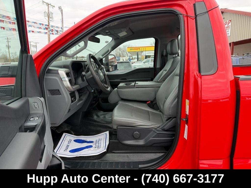 Ford Super Duty F-350 SRW XL 4WD Reg Cab 8' Box 2023