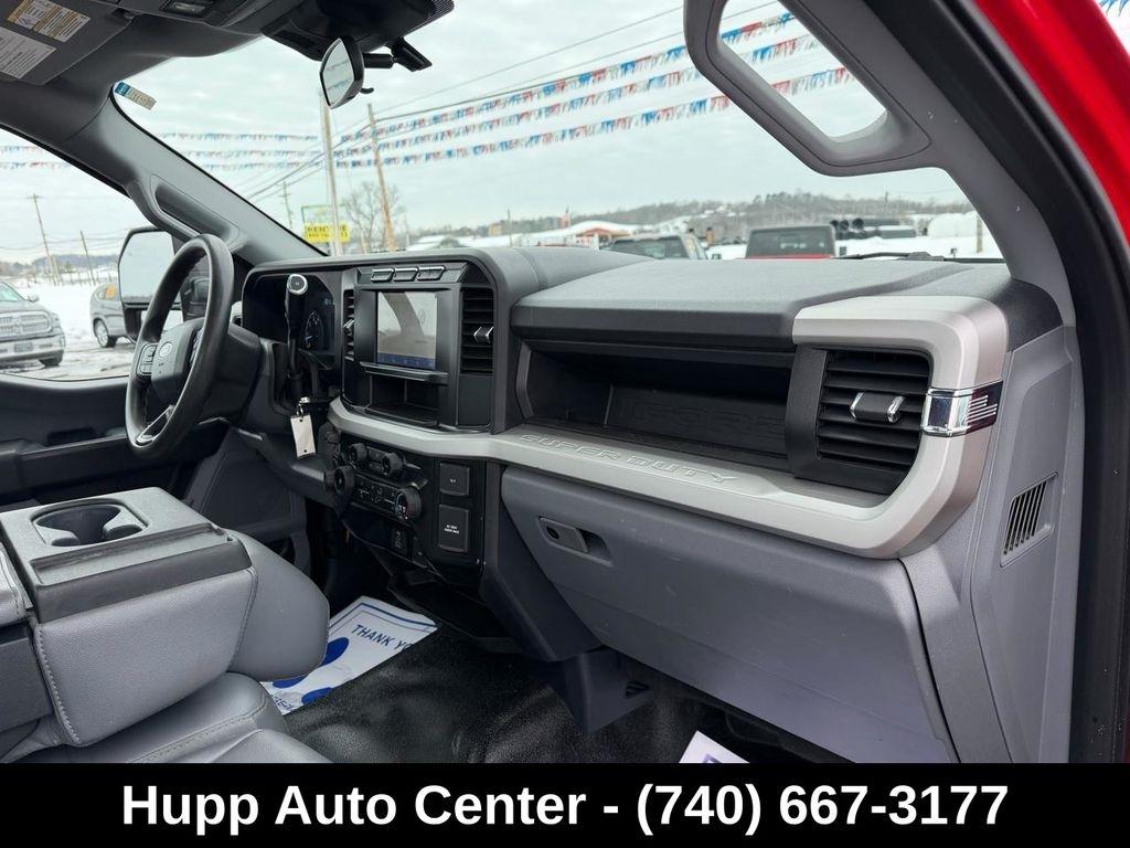 Ford Super Duty F-350 SRW XL 4WD Reg Cab 8' Box 2023