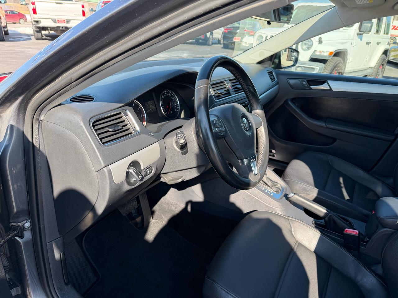 Volkswagen Jetta Sedan 4dr Auto SE PZEV 2013