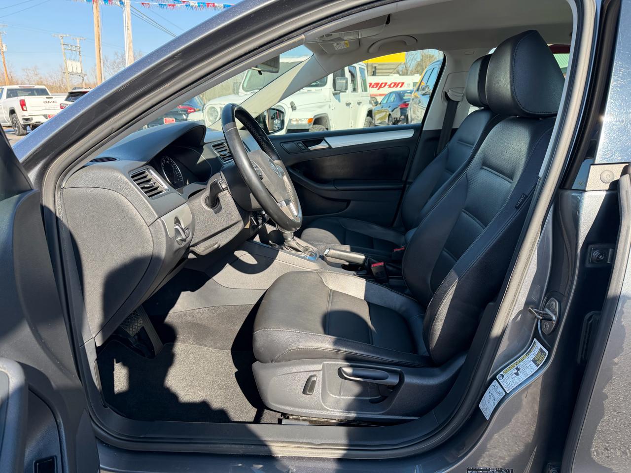 Volkswagen Jetta Sedan 4dr Auto SE PZEV 2013