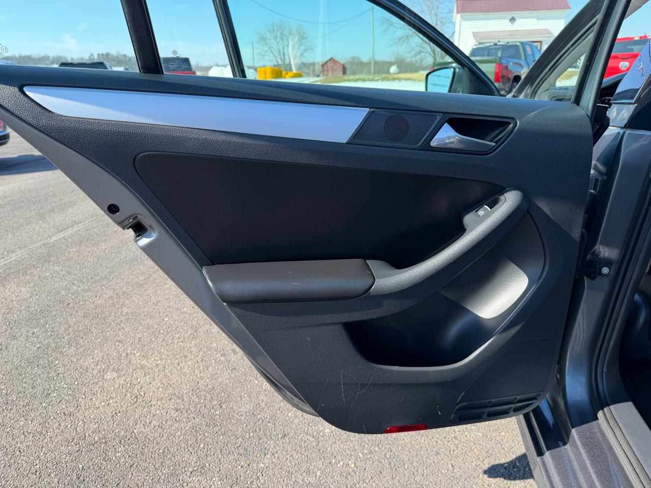 Volkswagen Jetta Sedan 4dr Auto SE PZEV 2013