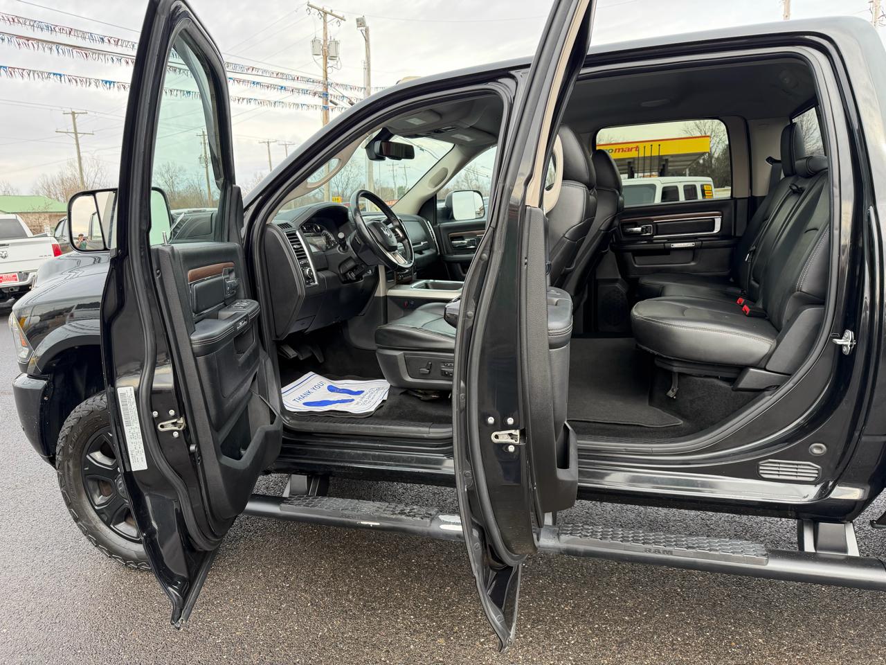 RAM 3500 Laramie 4x4 Crew Cab 6'4" Box 2017