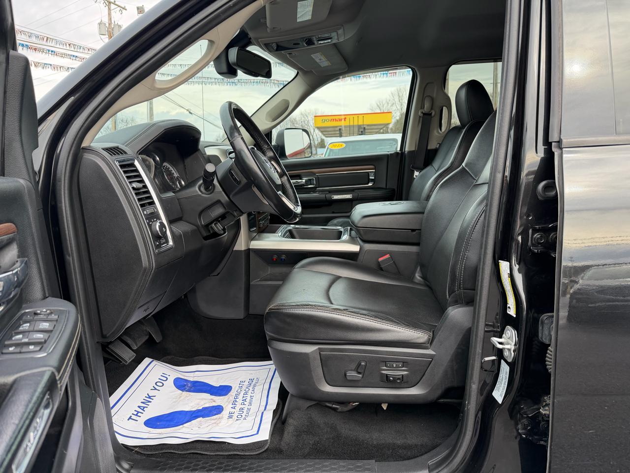 RAM 3500 Laramie 4x4 Crew Cab 6'4" Box 2017