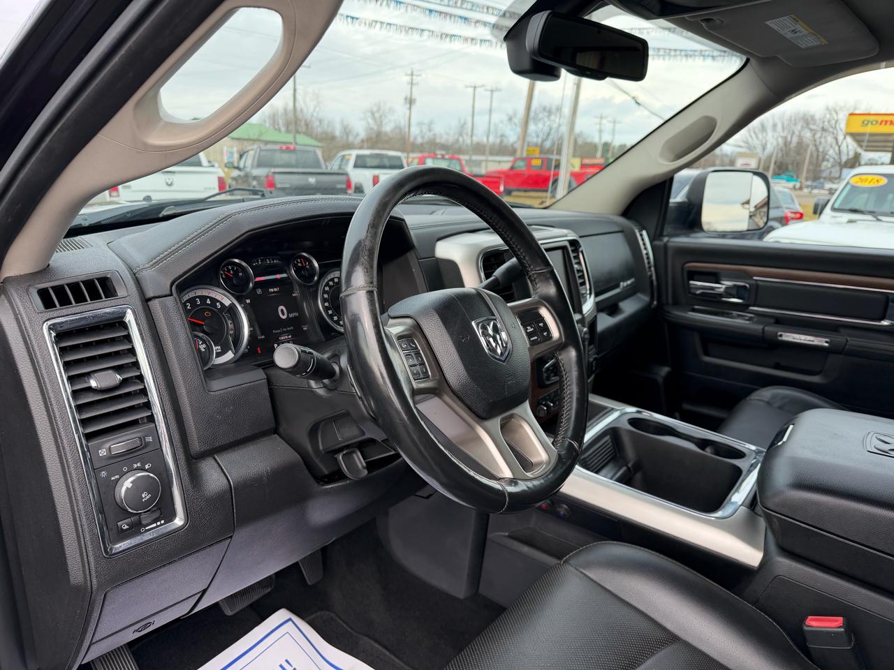 RAM 3500 Laramie 4x4 Crew Cab 6'4" Box 2017