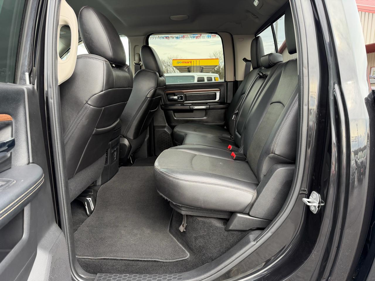 RAM 3500 Laramie 4x4 Crew Cab 6'4" Box 2017