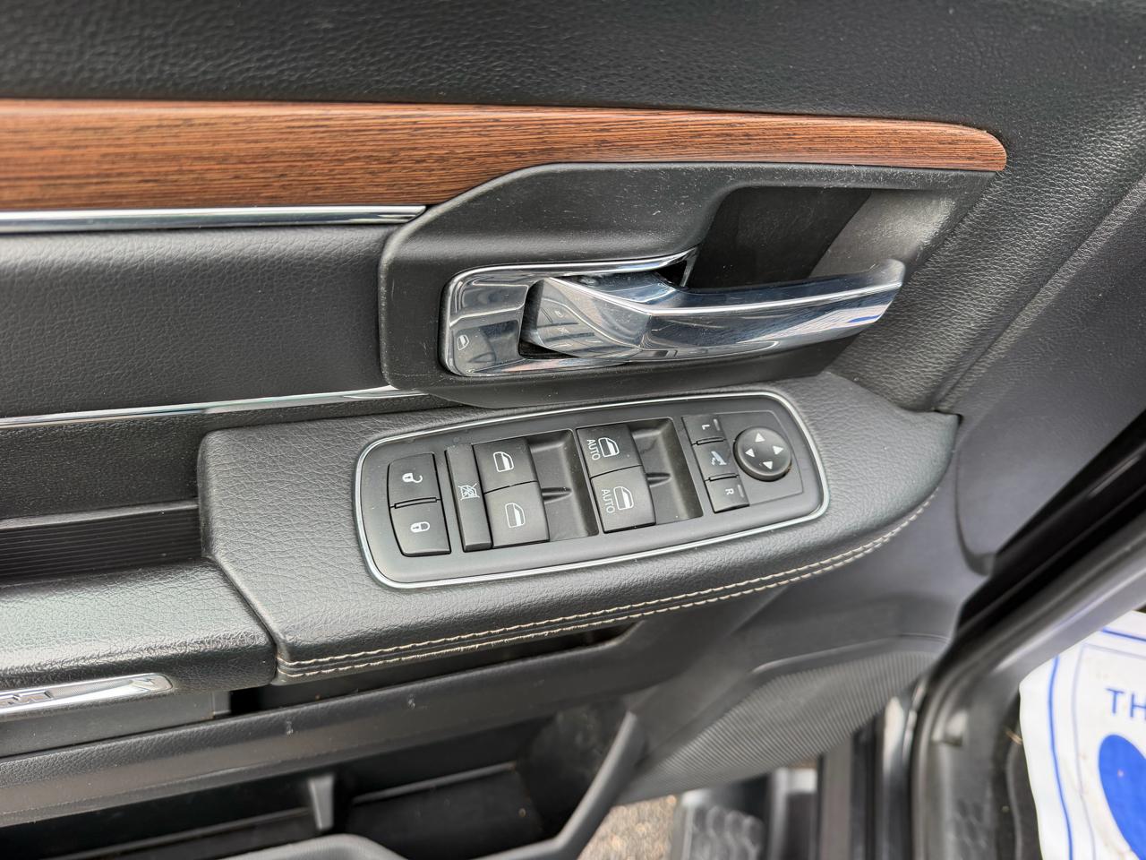 RAM 3500 Laramie 4x4 Crew Cab 6'4" Box 2017