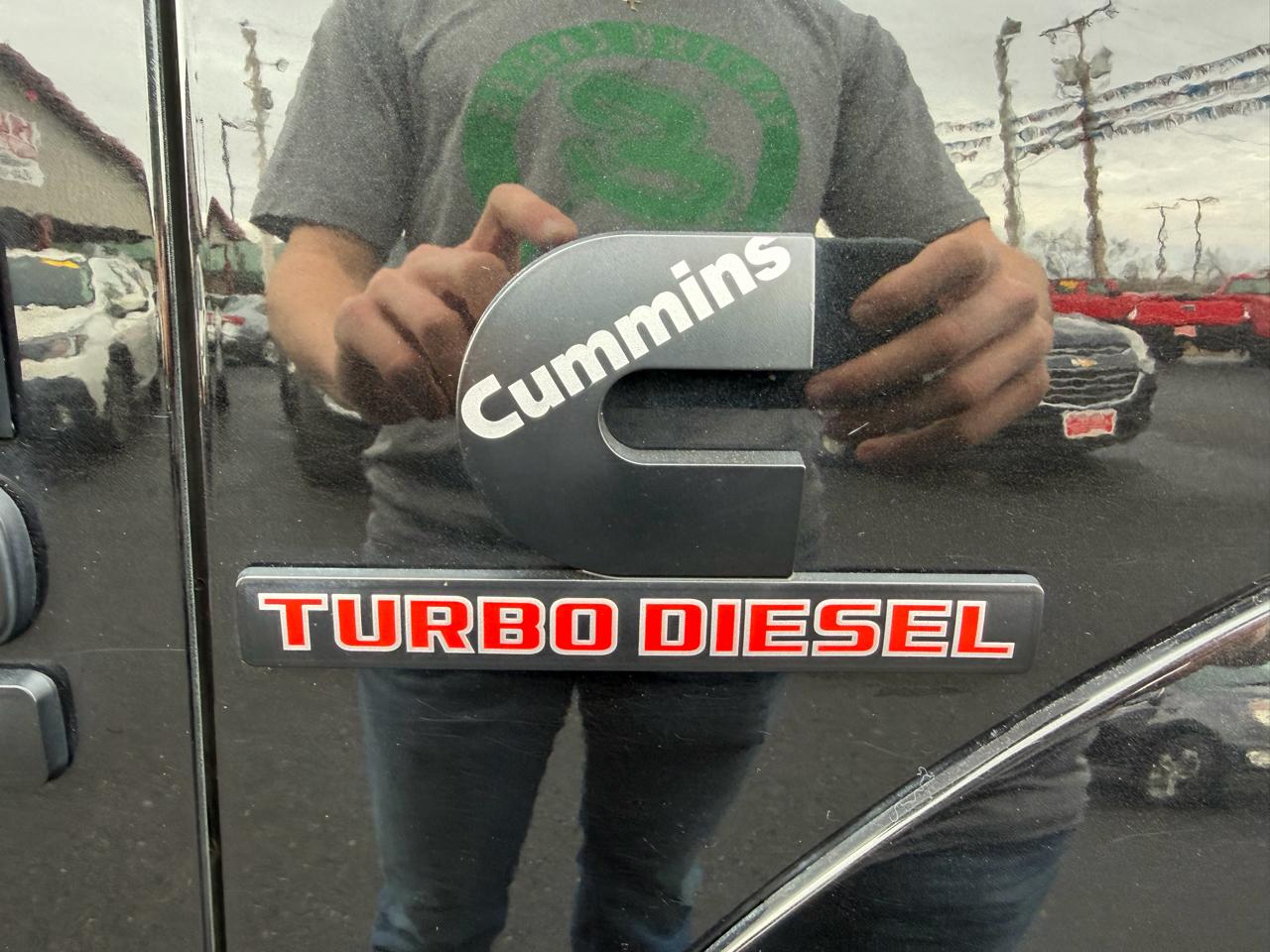 RAM 3500 Laramie 4x4 Crew Cab 6'4" Box 2017