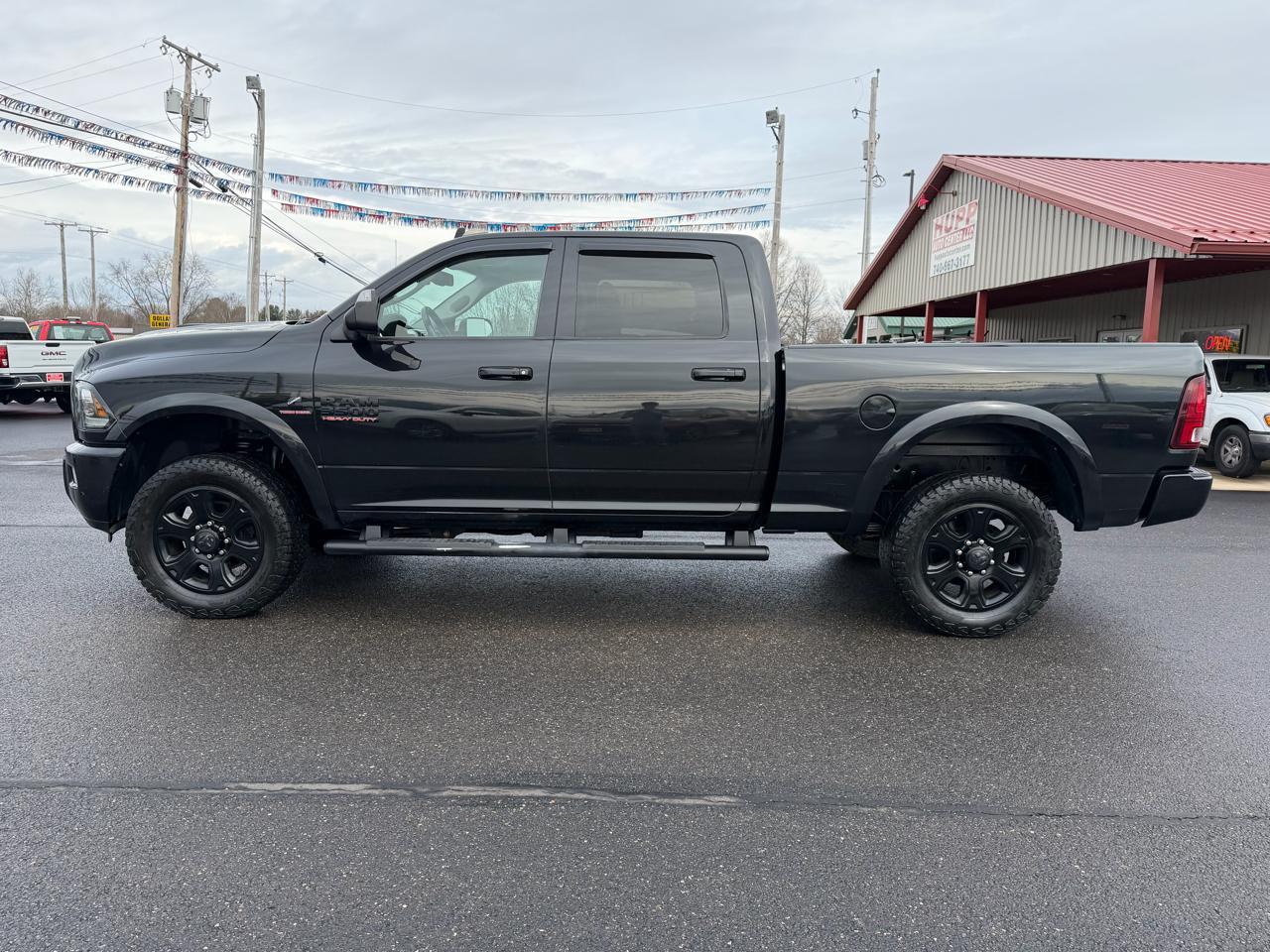 RAM 3500 Laramie 4x4 Crew Cab 6'4" Box 2017