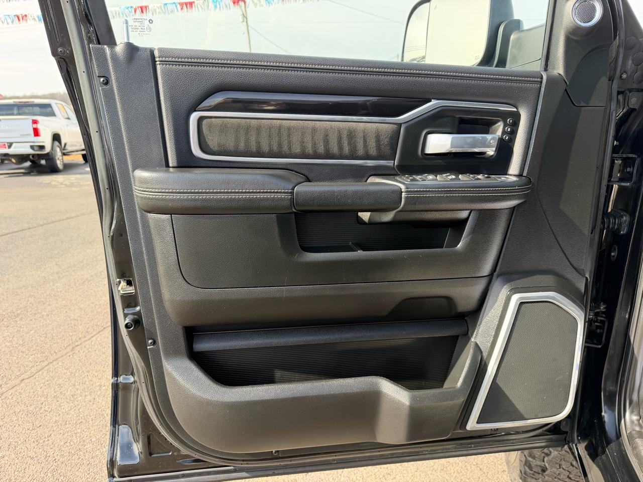 RAM 2500 Laramie 4x4 Crew Cab 6'4" Box 2020