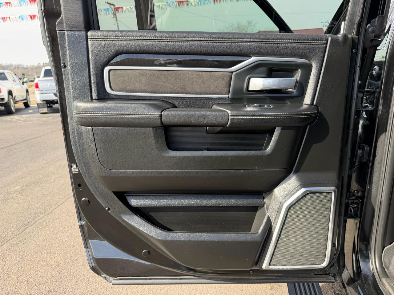 RAM 2500 Laramie 4x4 Crew Cab 6'4" Box 2020