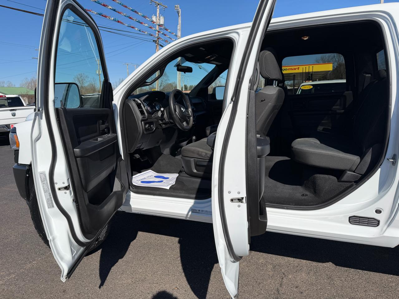 RAM 3500 Tradesman 4x4 Crew Cab 8' Box 2022