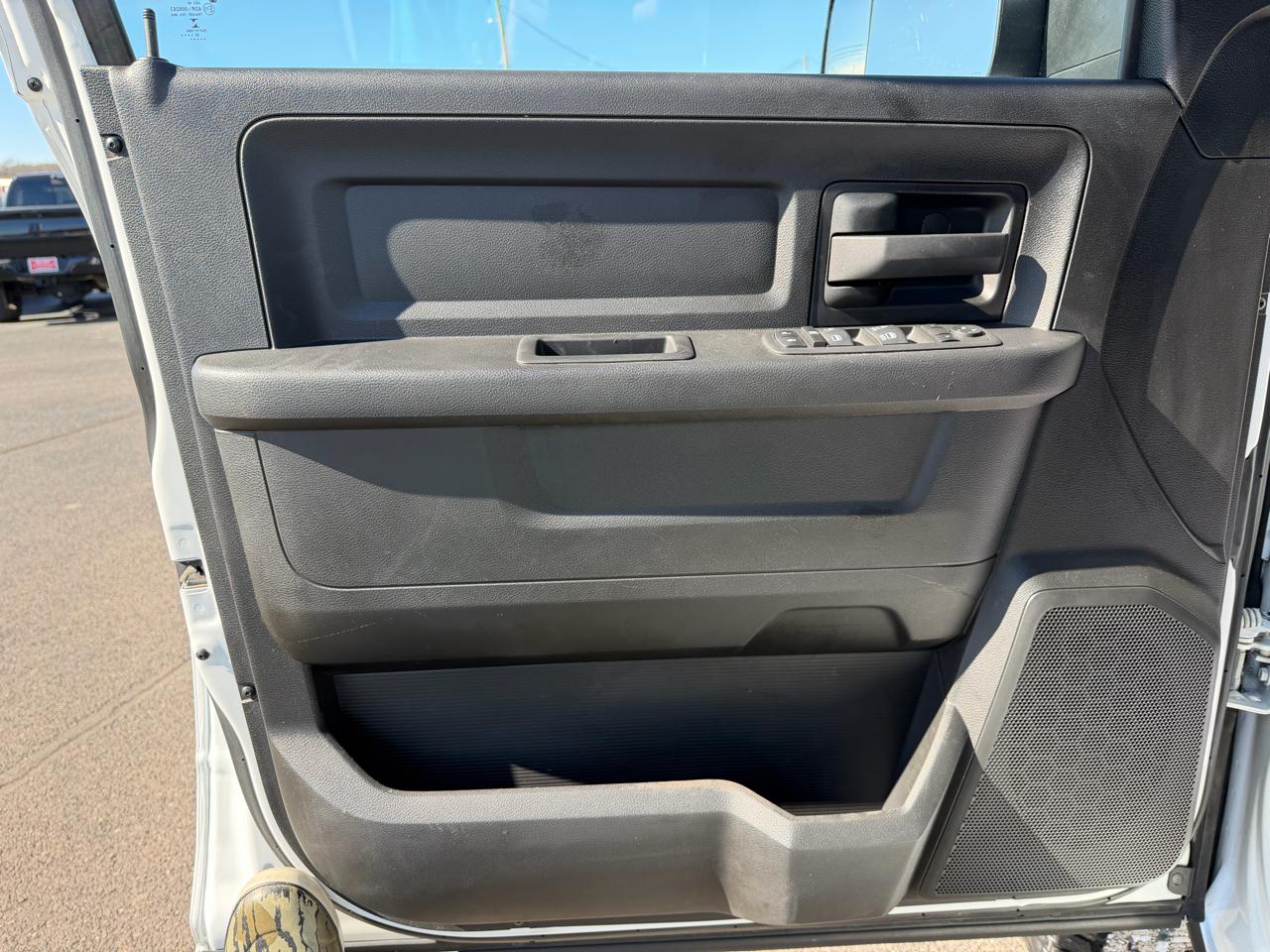 RAM 3500 Tradesman 4x4 Crew Cab 8' Box 2022