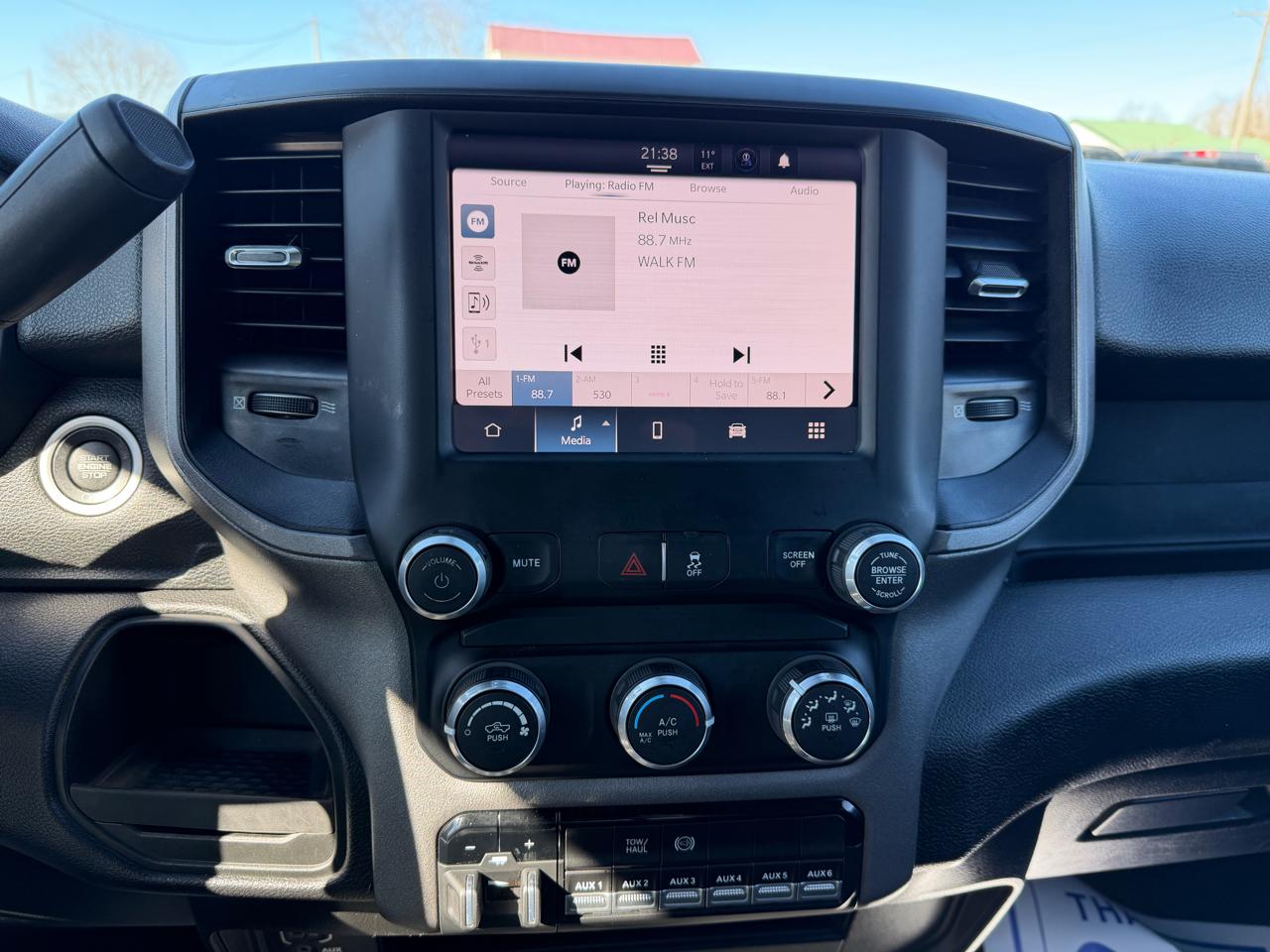 RAM 3500 Tradesman 4x4 Crew Cab 8' Box 2022