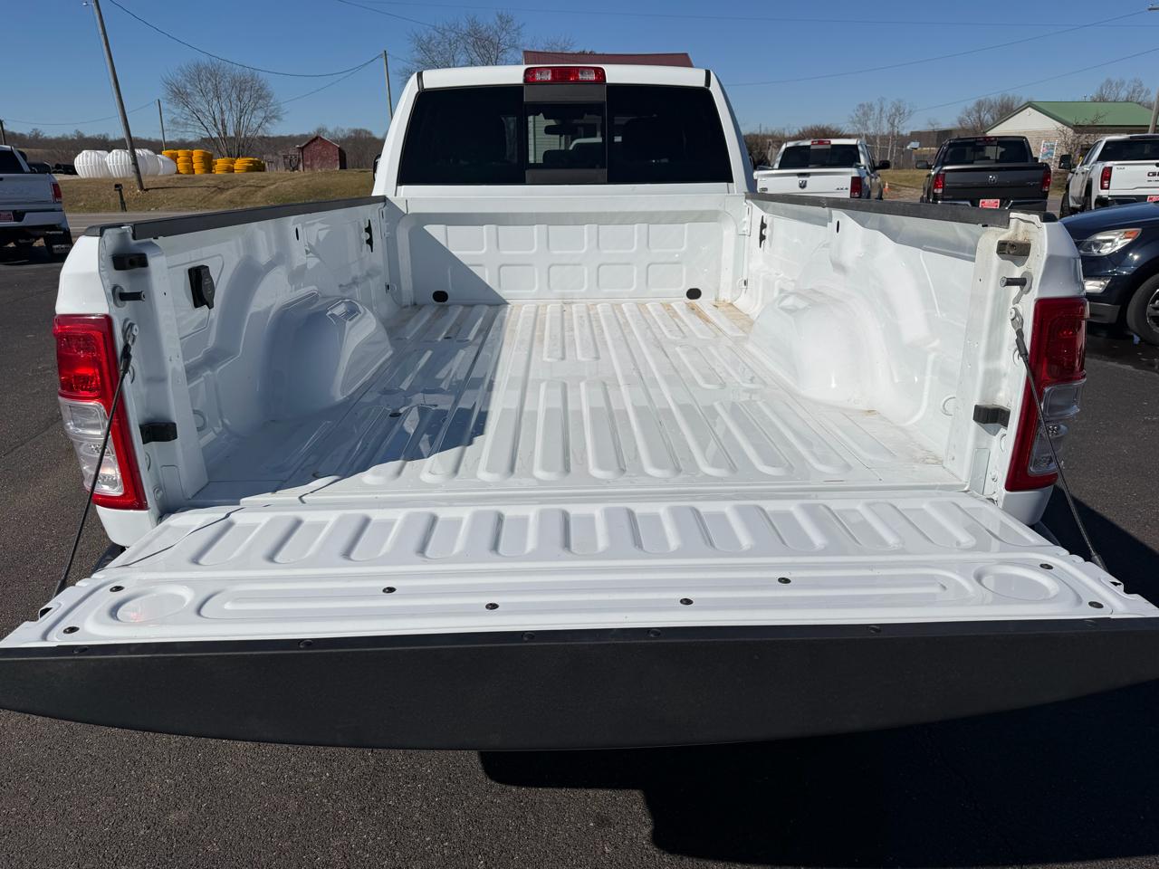 RAM 3500 Tradesman 4x4 Crew Cab 8' Box 2022