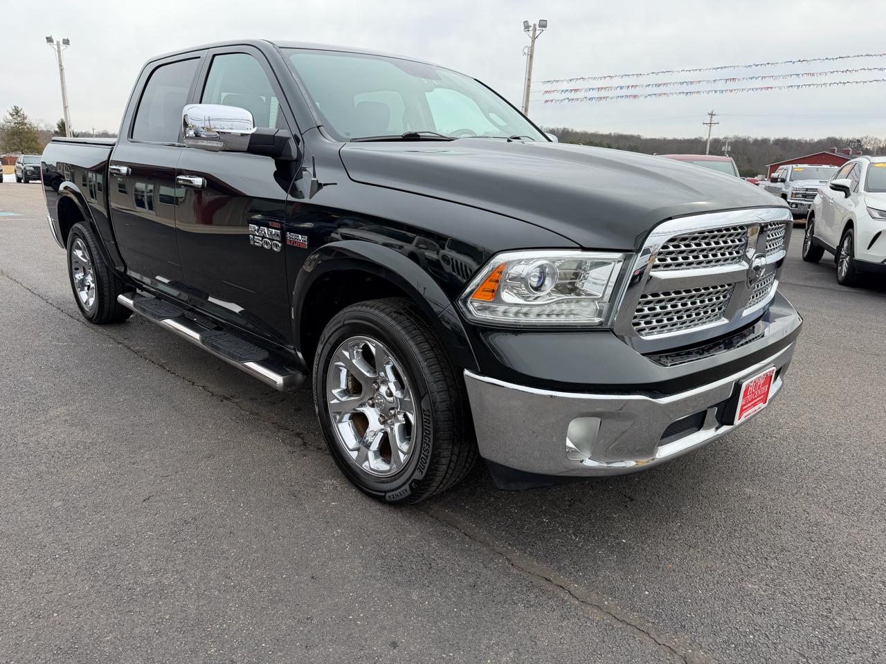 RAM 1500 4WD Crew Cab 140.5" Laramie 2016