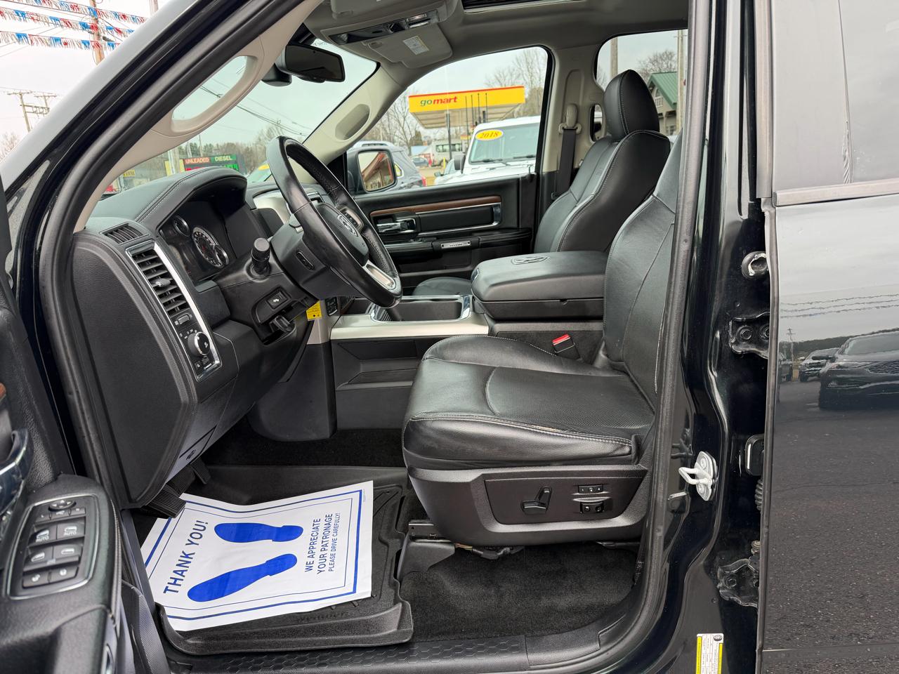 RAM 1500 4WD Crew Cab 140.5" Laramie 2016