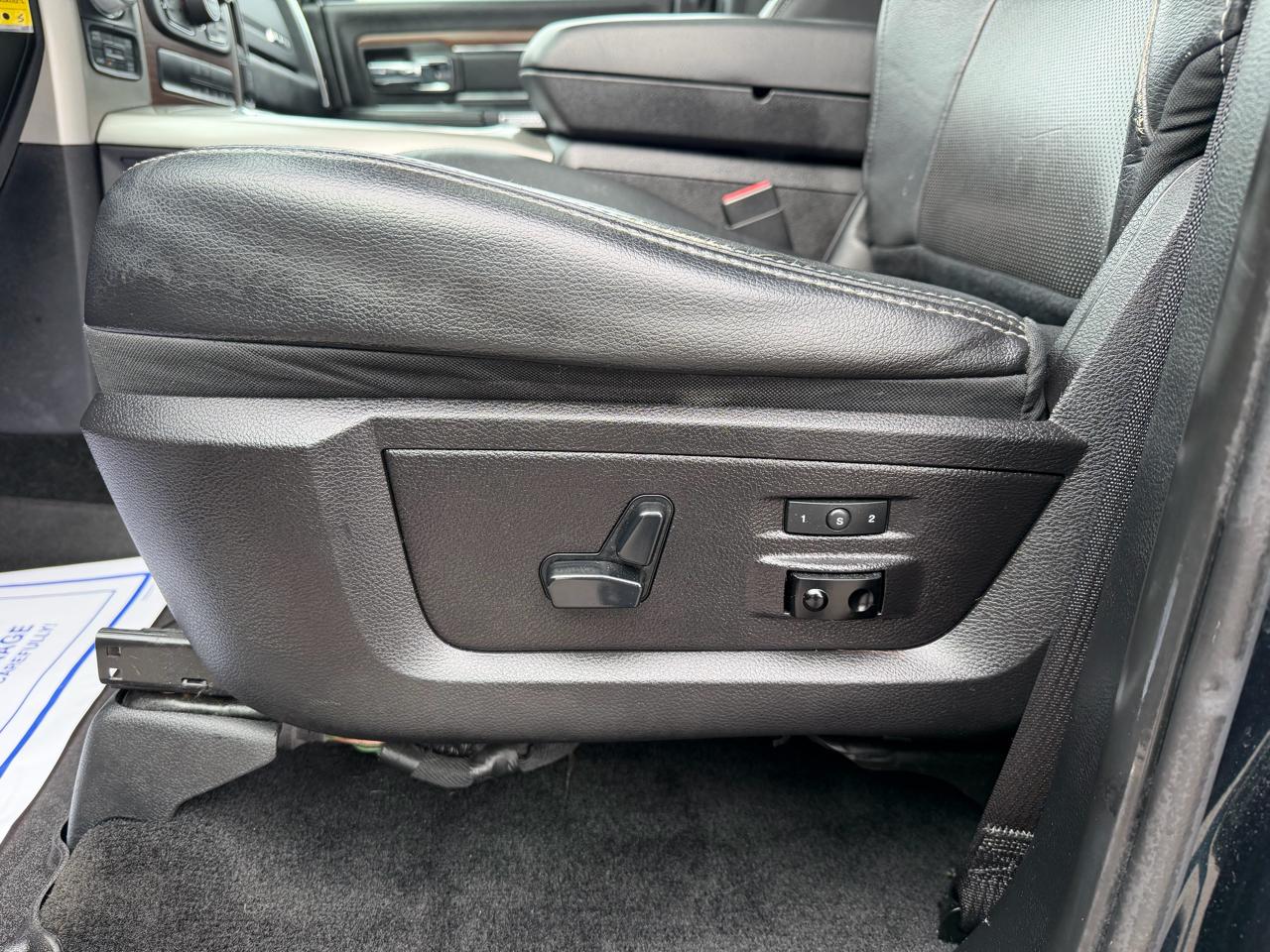 RAM 1500 4WD Crew Cab 140.5" Laramie 2016