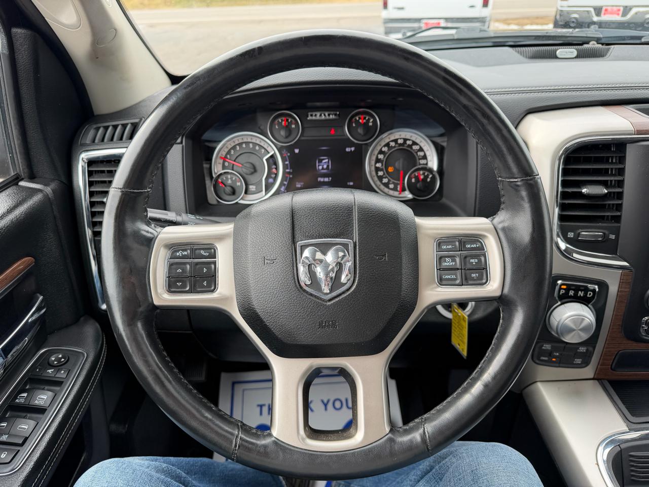 RAM 1500 4WD Crew Cab 140.5" Laramie 2016