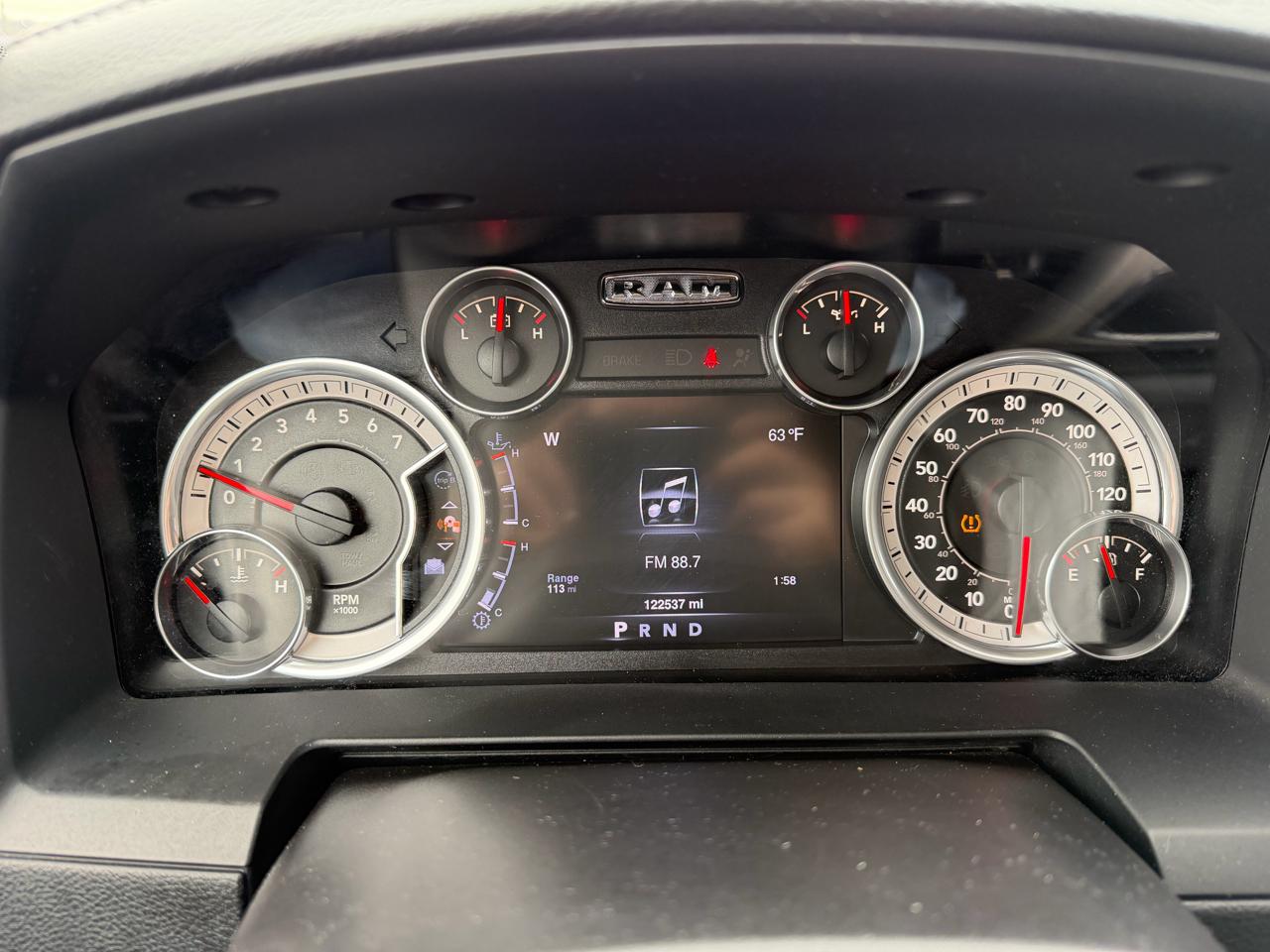 RAM 1500 4WD Crew Cab 140.5" Laramie 2016