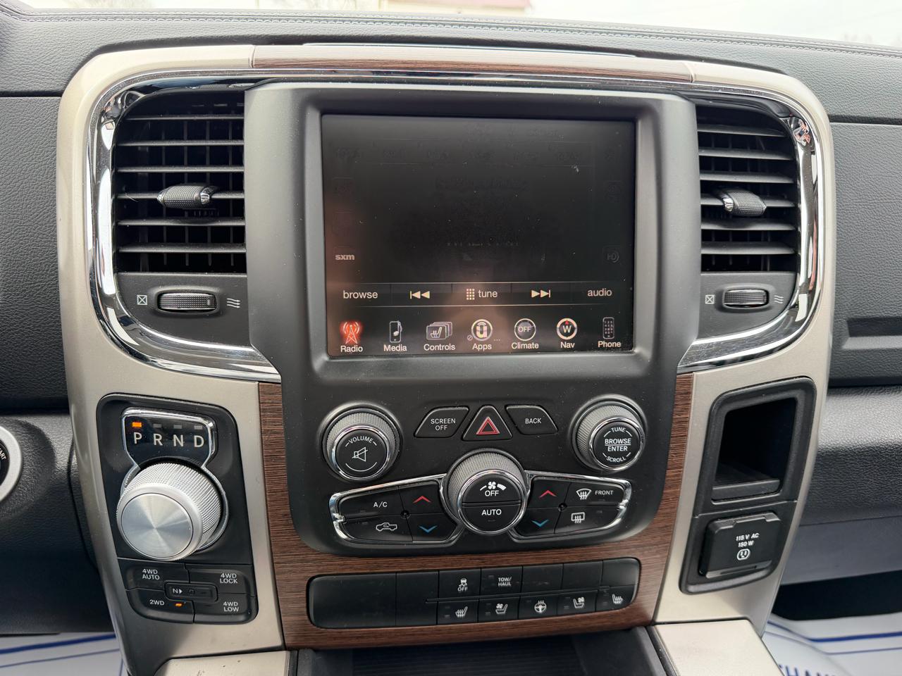 RAM 1500 4WD Crew Cab 140.5" Laramie 2016