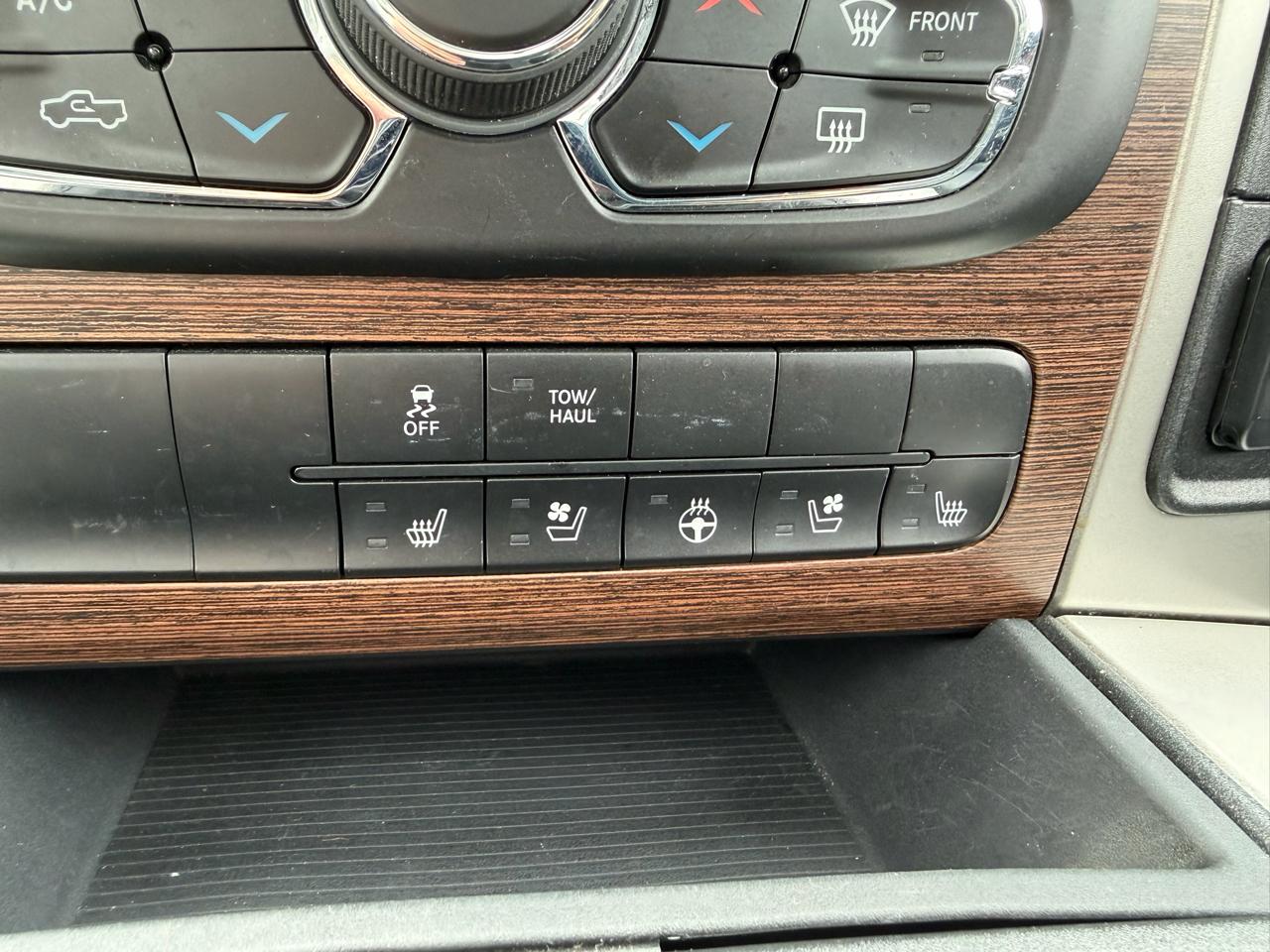 RAM 1500 4WD Crew Cab 140.5" Laramie 2016