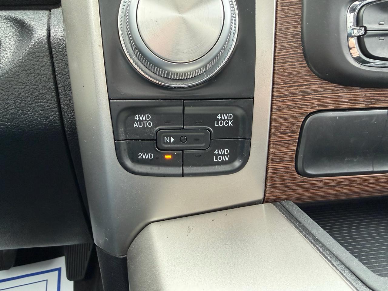 RAM 1500 4WD Crew Cab 140.5" Laramie 2016