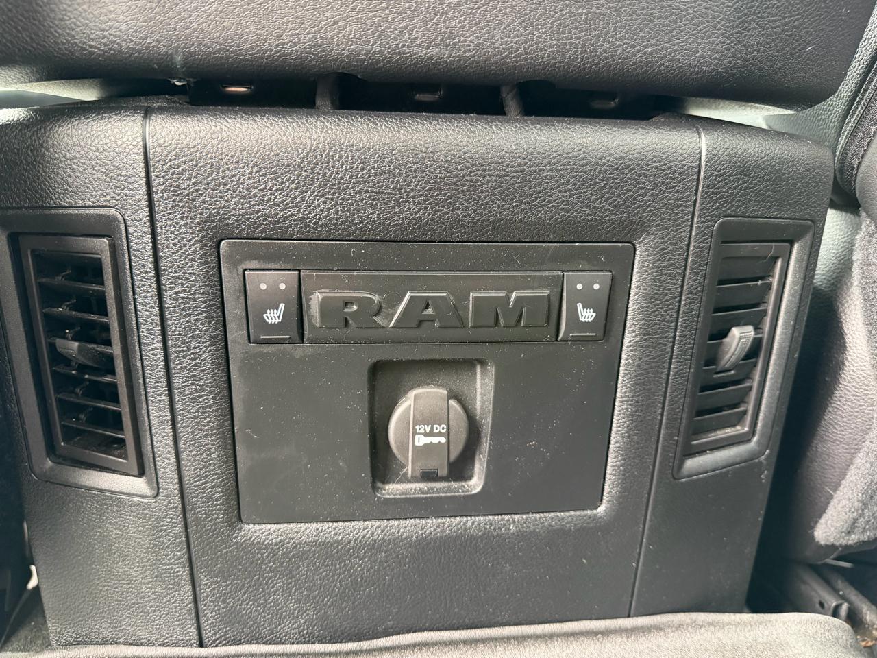 RAM 1500 4WD Crew Cab 140.5" Laramie 2016